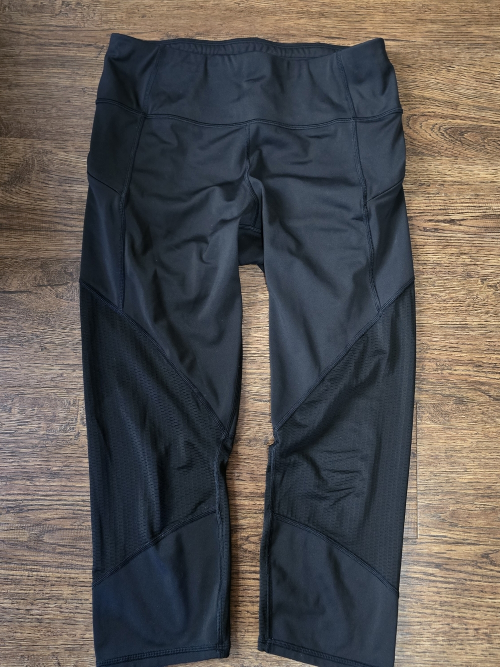 Athleta Mid-Rise Mesh Contender Capri Leggings